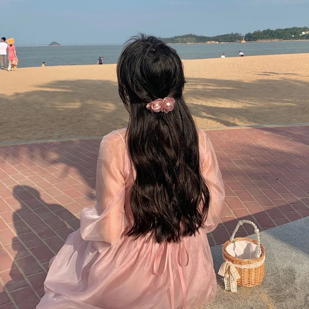 它在身后